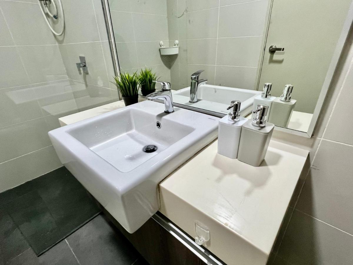 Royale Cottage Midvalley Netflix Pools 4 Pax Johor Bahru Exterior photo