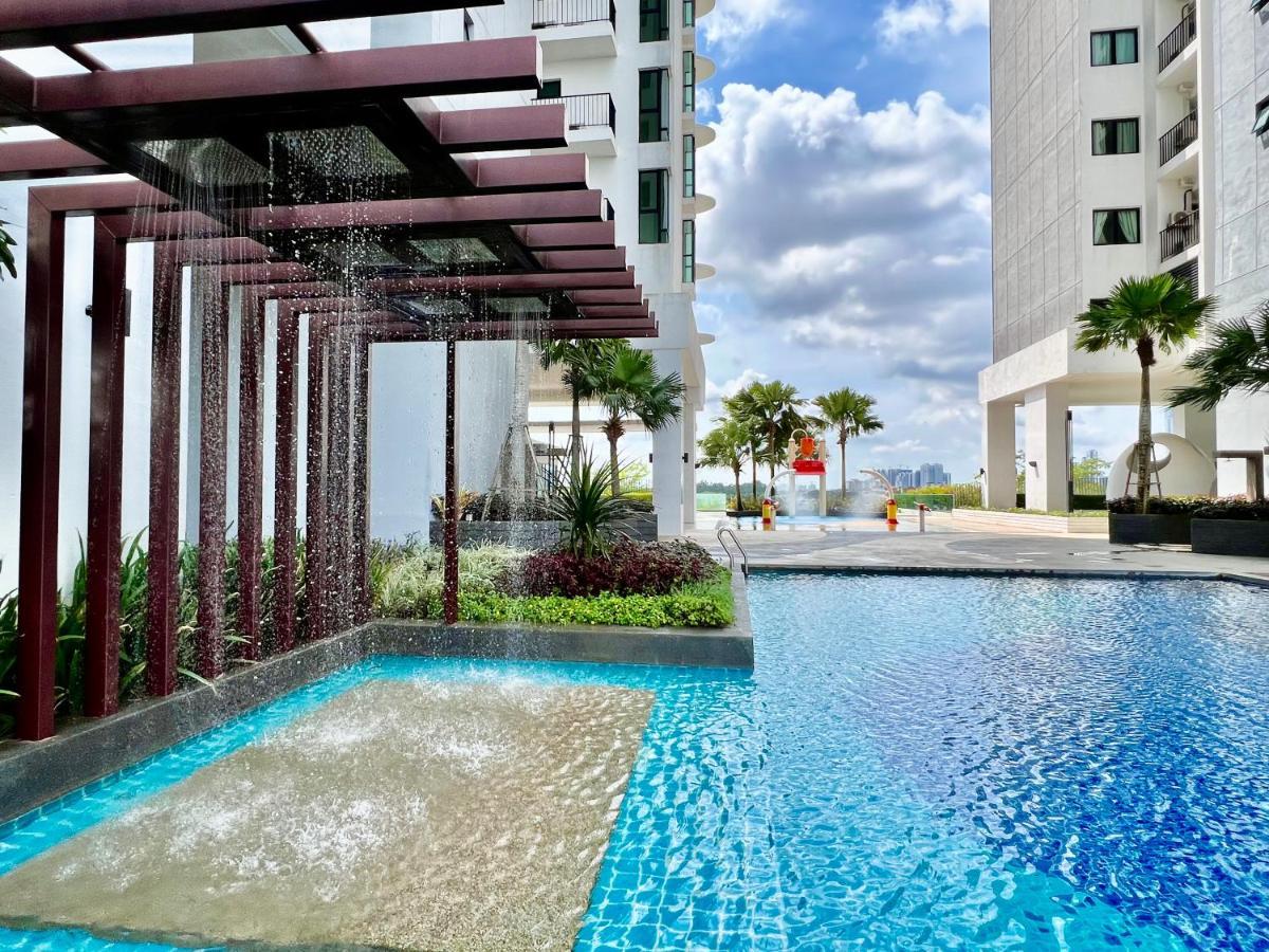 Royale Cottage Midvalley Netflix Pools 4 Pax Johor Bahru Exterior photo