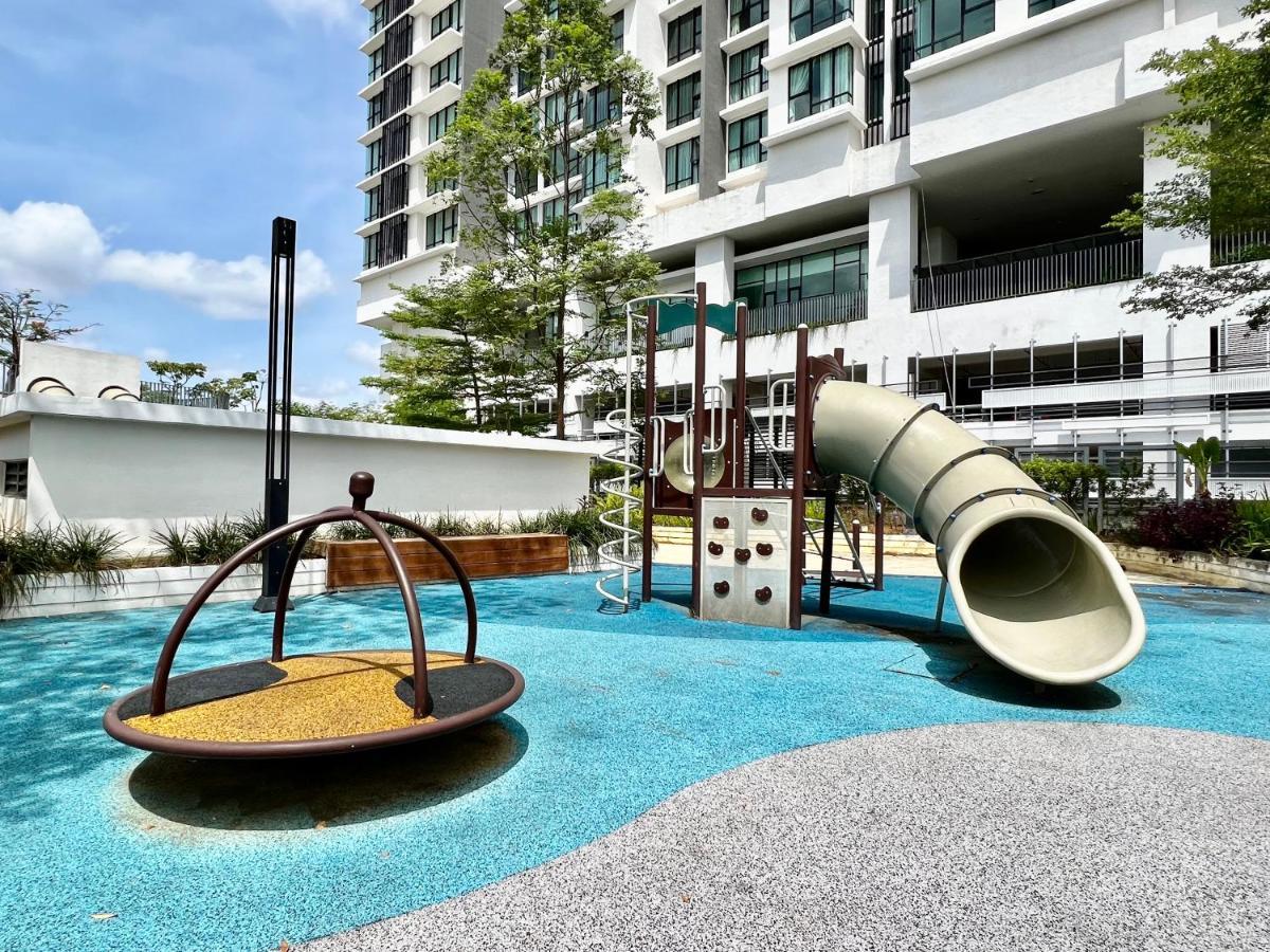 Royale Cottage Midvalley Netflix Pools 4 Pax Johor Bahru Exterior photo