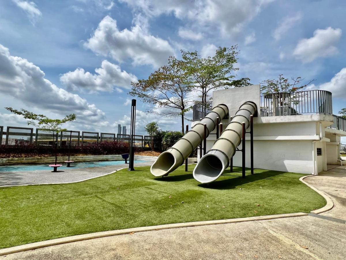 Royale Cottage Midvalley Netflix Pools 4 Pax Johor Bahru Exterior photo